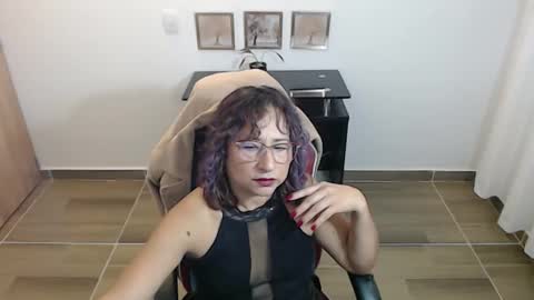 Snapshot of emmilychevalier chatting on November 2025 06:37:01 AM Emmily online show from November 2025 06:37:01 AM