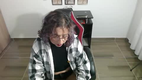 Snapshot of emmilychevalier chatting on December 2025 05:57:01 AM Emmily online show from December 2025 05:57:01 AM