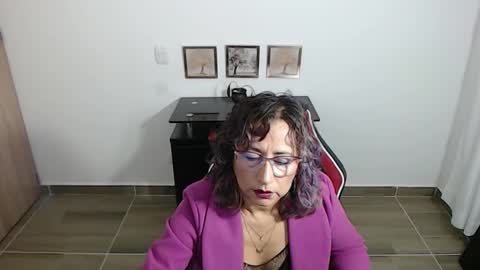 Snapshot of emmilychevalier chatting on December 2025 04:32:01 AM Emmily online show from December 2025 04:32:01 AM