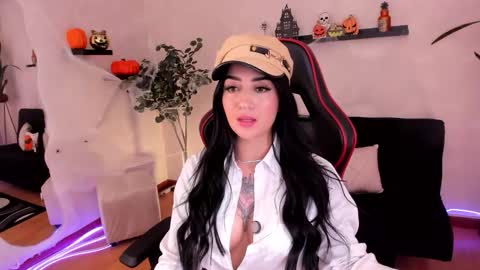 Snapshot of emmyevans1 chatting on October 2025 08:28:01 PM Emmy Evans online show from October 2025 08:28:01 PM