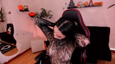 Snapshot of emmyevans1 chatting on October 2025 08:41:01 PM Emmy Evans online show from October 2025 08:41:01 PM