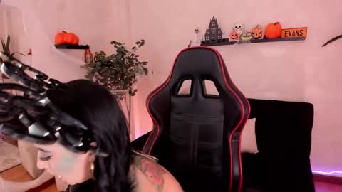 Snapshot of emmyevans1 chatting on October 2025 07:52:01 PM Emmy Evans online show from October 2025 07:52:01 PM