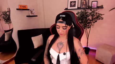 Snapshot of emmyevans1 chatting on November 2025 07:46:02 PM Emmy Evans online show from November 2025 07:46:02 PM