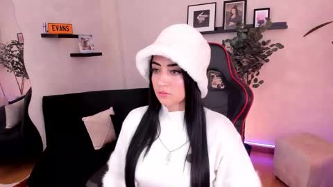 Snapshot of emmyevans1 chatting on November 2025 07:37:01 PM Emmy Evans online show from November 2025 07:37:01 PM