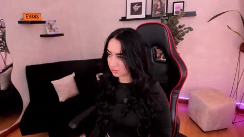 Snapshot of emmyevans1 chatting on November 2025 07:34:01 PM Emmy Evans online show from November 2025 07:34:01 PM