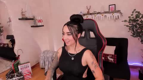 Snapshot of emmyevans1 chatting on November 2025 09:14:01 PM Emmy Evans online show from November 2025 09:14:01 PM