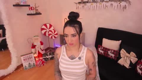 Snapshot of emmyevans1 chatting on December 2025 07:53:01 PM Emmy Evans online show from December 2025 07:53:01 PM