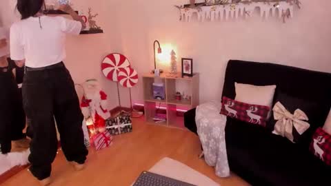 Snapshot of emmyevans1 chatting on December 2025 08:27:02 PM Emmy Evans online show from December 2025 08:27:02 PM