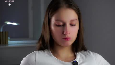 Snapshot of emmyleri chatting on October 2025 01:27:02 AM Emmy online show from October 2025 01:27:02 AM