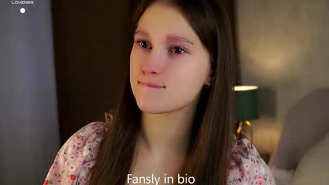 Snapshot of emmyleri chatting on November 2025 01:08:01 AM Emmy online show from November 2025 01:08:01 AM