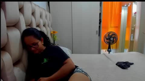 emperatriztapia online show from December 2024 04:59:02 PM