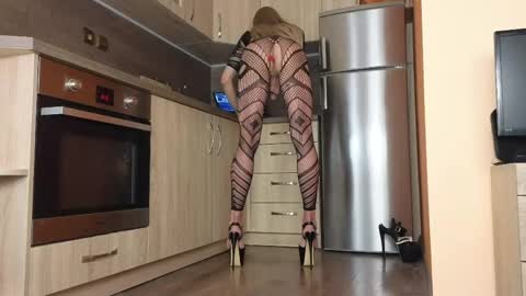 Empress Sara  online show from June 2026 05:35:02 PM