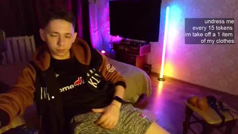 Snapshot of emveeboy96 chatting on December 2025 09:54:02 PM emveeboy96 online show from December 2025 09:54:02 PM