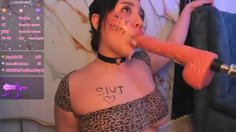 Snapshot of emy_evie1 chatting on January 2026 05:27:02 PM emy online show from January 2026 05:27:02 PM