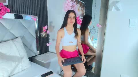 EMY FERRER online show from April 2026 04:15:01 AM