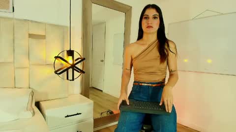 EMY FERRER online show from May 2026 01:51:02 PM