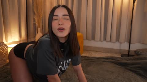 Eimi3 online show from November 2025 06:30:01 PM