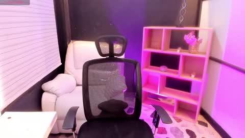 Snapshot of emysilver chatting on December 2024 05:44:01 PM Emy Silver online show from December 2024 05:44:01 PM