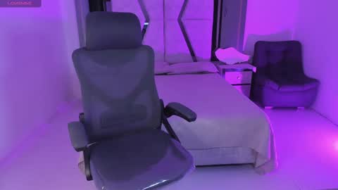 Snapshot of emysilver chatting on March 2025 01:40:01 PM Emy Silver online show from March 2025 01:40:01 PM