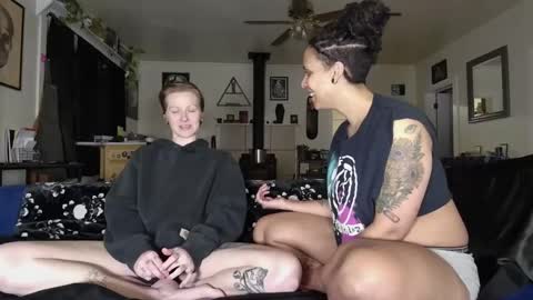 Cedar redhead and River brunette online show from January 2025 04:08:02 AM