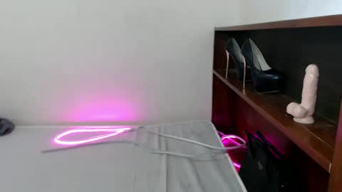 Nica online show from January 2025 05:15:01 PM