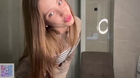 Mia online show from December 2024 09:46:01 PM