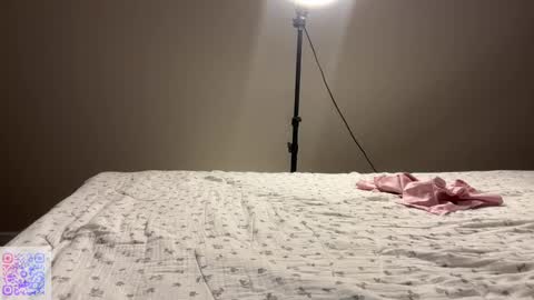 Mia online show from February 2025 04:33:02 AM