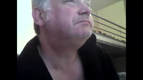 Snapshot of englishguysurrey chatting on October 2025 06:02:02 AM englishguysurrey online show from October 2025 06:02:02 AM