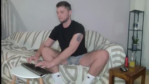 Snapshot of englishladxxx chatting on December 2024 02:04:02 AM Englishladxxx online show from December 2024 02:04:02 AM