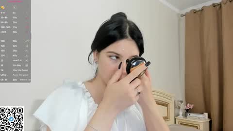 Snapshot of enricaelis chatting on September 2025 08:10:01 PM Sani online show from September 2025 08:10:01 PM