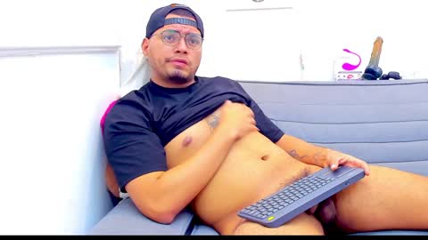 Snapshot of enrique_villa23 chatting on January 2025 05:50:01 PM enrique online show from January 2025 05:50:01 PM