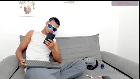 Snapshot of enrique_villa23 chatting on January 2025 03:45:01 PM enrique online show from January 2025 03:45:01 PM