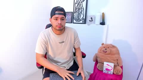 Snapshot of enrique_villa23 chatting on January 2025 11:52:01 AM enrique online show from January 2025 11:52:01 AM