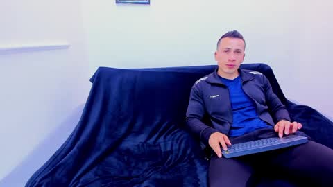 Snapshot of enrique_villa23 chatting on March 2025 01:17:01 PM enrique online show from March 2025 01:17:01 PM