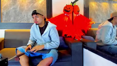 Snapshot of enrique_villa23 chatting on October 2025 12:25:01 PM enrique online show from October 2025 12:25:01 PM