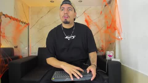 Snapshot of enrique_villa23 chatting on October 2025 01:55:02 PM enrique online show from October 2025 01:55:02 PM