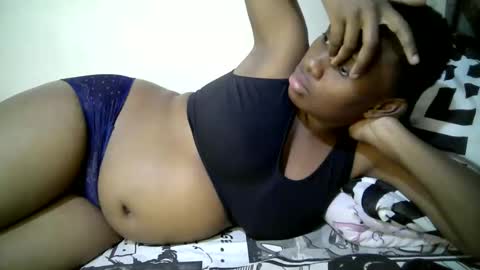 Snapshot of enter_dee chatting on April 2026 07:25:02 PM Ell online show from April 2026 07:25:02 PM