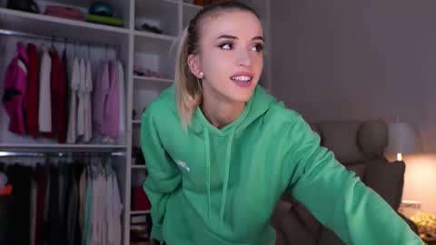 Snapshot of entya chatting on October 2025 05:26:02 AM entya online show from October 2025 05:26:02 AM