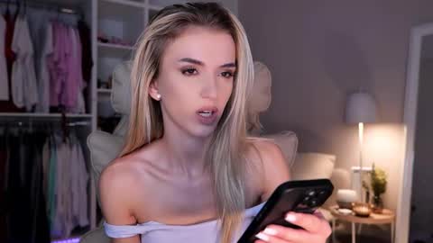 Snapshot of entya chatting on October 2025 06:11:02 AM entya online show from October 2025 06:11:02 AM