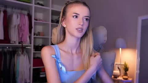 Snapshot of entya chatting on October 2025 07:07:02 AM entya online show from October 2025 07:07:02 AM