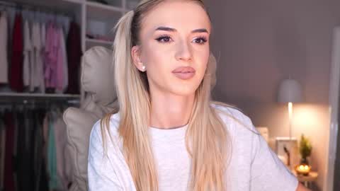 Snapshot of entya chatting on October 2025 06:35:02 AM entya online show from October 2025 06:35:02 AM