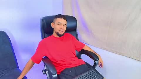enyel_100 online show from May 2026 07:33:01 PM