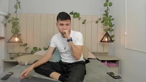 Snapshot of enzo_rivas chatting on October 2025 02:41:02 PM ENZO online show from October 2025 02:41:02 PM