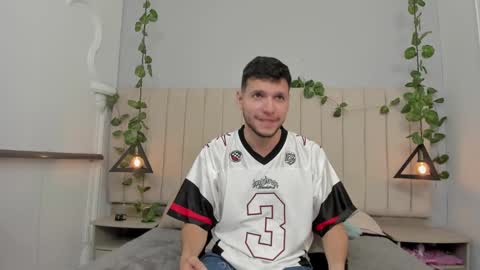 Snapshot of enzo_rivas chatting on October 2025 03:02:02 PM ENZO online show from October 2025 03:02:02 PM