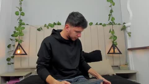 Snapshot of enzo_rivas chatting on November 2025 02:28:01 PM ENZO online show from November 2025 02:28:01 PM