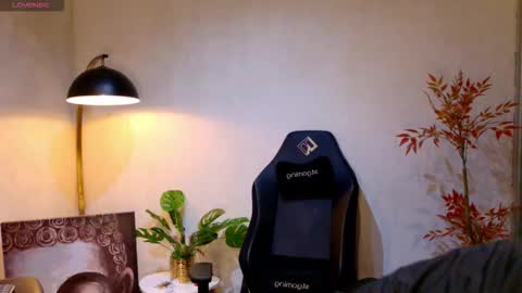 enzo_steel online show from February 2026 06:25:01 PM