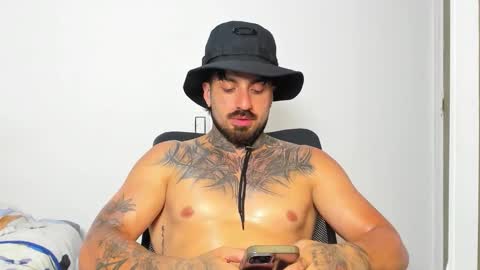 Snapshot of enzoaren chatting on October 2025 01:28:01 AM Enzo Aren online show from October 2025 01:28:01 AM