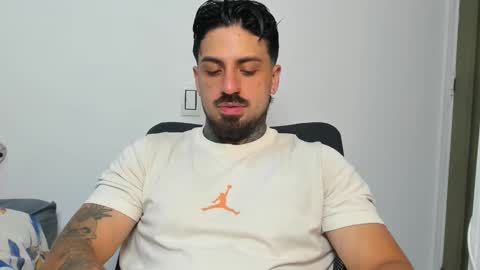 Snapshot of enzoaren chatting on October 2025 11:50:01 PM Enzo Aren online show from October 2025 11:50:01 PM