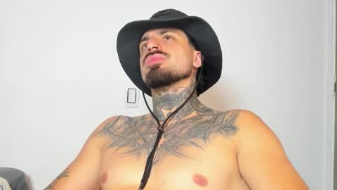 Enzo Aren online show from November 2025 01:59:02 AM