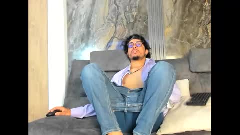 Snapshot of enzodarkwood chatting on December 2025 02:04:01 PM Enzo online show from December 2025 02:04:01 PM